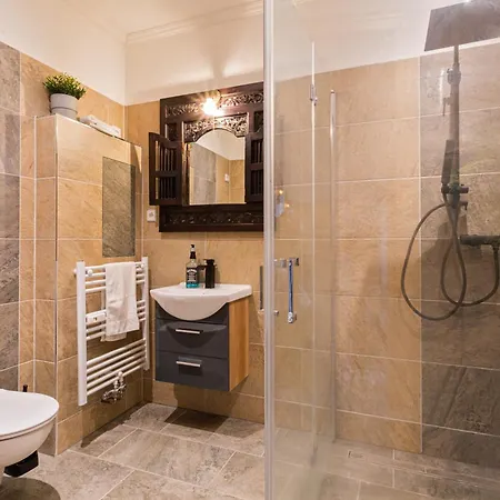 Doppelzimmer Ii Gaestezimmer In Mit Gemeinschaftsbad Und Gemeinschaftskueche בית אירוח