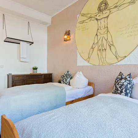 Doppelzimmer Ii Gaestezimmer In Mit Gemeinschaftsbad Und Gemeinschaftskueche בית אירוח