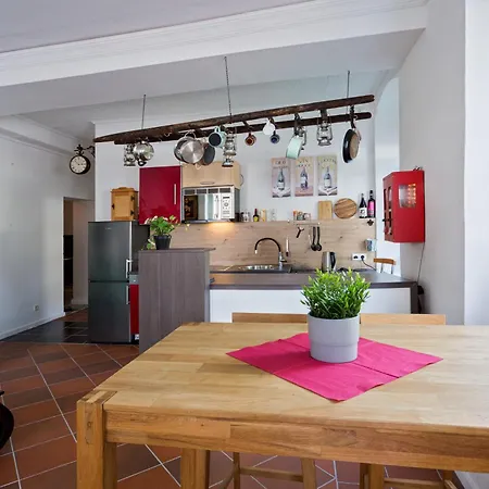 Doppelzimmer Ii Gaestezimmer In Mit Gemeinschaftsbad Und Gemeinschaftskueche קמניץ